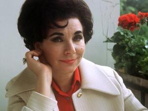 مغنية السوبرانو الأميركية إفلين لير