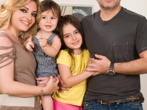 عابد فهد وزوجته زينة يازجي وبناتهم