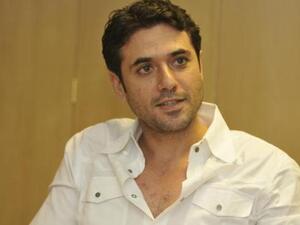 النجم احمد عز