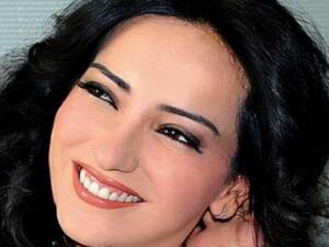 الفنانة أمل عرفة