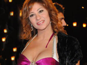 الفنانة إنجي شرف