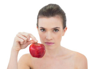 هذه هي الفاكهة التي تمنع ظهور علامات الشيخوخة على البشرة