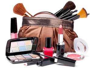 نظمي حقيبة مكياجك بـ 6 خطوات للاستعداد الكامل لفصل الشتاء