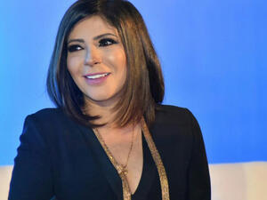 الفنانة منى زكي