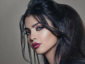 الفنانة قمر