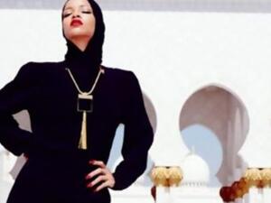 المغنية الشهيرة ريهانا بالحجاب