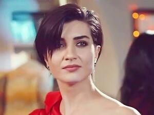 النجمة التركية توبا بويوكستون