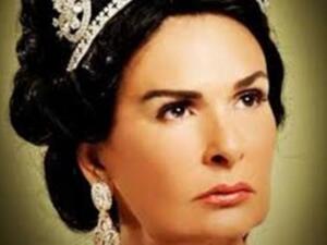 الفنانة الكبيرة يسرا