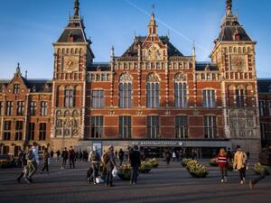 Amsterdam Central Railway Station. (Aurore Belot / AFP)
