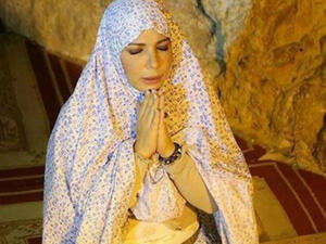 Assala shared her daughter's frustration with Trump's recent announcements on social media.(Source: Instagram - @shamalzahabi)