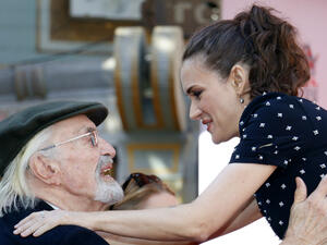Martin Landau and Winona Ryder greeting each other last year.(Tinseltown / Shutterstock.com)