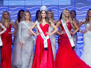 Esma Voloder crowned. (Miss World Australia)