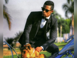 Mohamed Ramadan with a lion. (Instagram / mohamedramadananws)