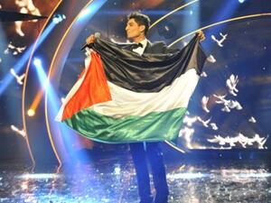 Assaf during his "Arab Idol" win. (MBC)