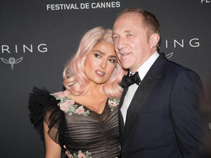 Salma Hayek in pink. (magicinfoto / Shutterstock.com)