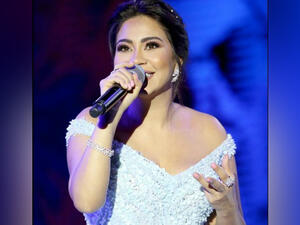 Sherine singing. (Instagram / sherine)