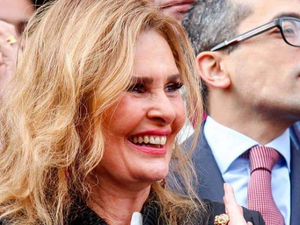 Youssra gives you the thumbs-up. (Twitter / Youssra)