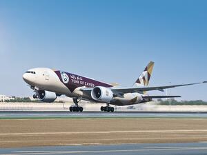 غادرت طائرة الشحن طراز بوينغ 777 التي تحمل شعار عام زايد من أبوظبي إلى ألماتي في كازاخستان في رحلتها الأولى ثم إلى حيدر أباد في الهند في رحلتها الثانية.