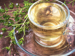 طريقة عمل مشروب الشمر الصحي وذلك باستخدام بعض الأعشاب الأخرى 