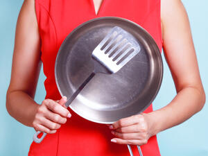 يجب أن تبقى النوافذ مفتوحة أثناء القلي وبعده