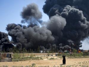 النيران تندلع في خزانات وقود محطة الكهرباء الوحيدة في غزة-AFP