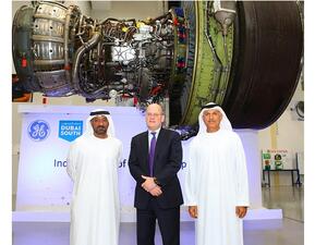 أحمد بن سعيد آل مكتوم ، رئيس هيئة دبي للطيران المدني جون فلانري، رئيس مجلس الإدارة والرئيس التنفيذي لشركة GE وخليفة الزفين, الرئيس التنفيذي لشركة مدينة دبي للطيران.