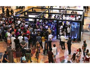 تقام منصة Galaxy Studio في Central Galleria في مول الإماراتمن.