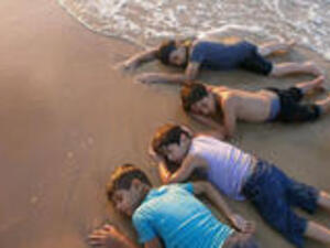 اطفال العالم تضامنو مع اللاجئين السوريين 