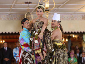 Yogyakarta Sultan Hamengkubuwono X's fourth daughter Princess Hayu, 29, is carried by her groom Prince Notonegoro (R) and uncle Suryodiningrat (L) during the royal wedding ceremony at the sultan's palace. (Image credit: AFP)