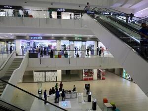 Amid expectations of an economic boom following the nuclear deal earlier this year, mega-malls are a growing trend across Tehran.  (AFP/Atta Kenare)
