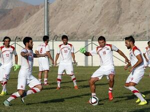 Syria's national football team practices in Muscat, Oman on October 6, 2015 ahead of their 2018 World Cup qualifying match last week against Japan.  Syria suffered a 3-0 defeat but still has a chance to qualify for the upcoming World Cup in Russia. (AFP/Mohammed Mahjoub)