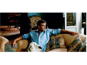 Clooney inside his Lake Como living room. (Image: Themostexpensivehomes.com)