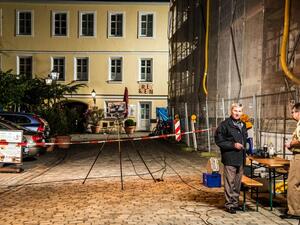 Officers are seen at police cordon near the site of a suicide attack in the southern German city of Ansbach on 25 June, 2016. (AFP/DPA) Officers are seen at police cordon near the site of a suicide attack in the southern German city of Ansbach on 25 June, 2016. (AFP/DPA)