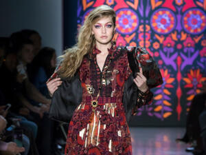 Gigi Hadid has revealed that suffering from Hashimoto's disease (Source: Ovidiu Hrubaru - Shutterstock)