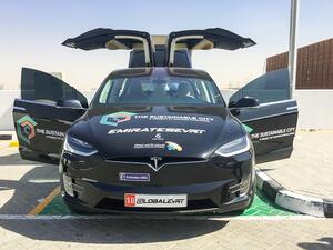 تنطلق قافلة السيارات الكهربائية من أبوظبي في تاريخ 18 يناير الجاري وستعبر صحراء العاصمة وتتابع طريقها إلى سواحل الإمارات الشمالية وصولاً إلى سلسلة جبال عمان، ومروراً بالعاصمة مسقط ومدينة صحار، ثم الاختتام في مدينة دبي المستدامة. 

