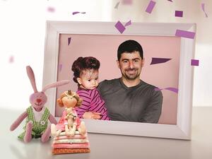 زف البنك نبأ فوز الطفلة ماريا عبر زيارة احتفالية مفاجئة لمنزل والديها 