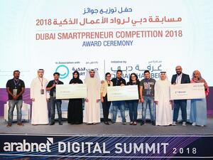 Hisham Al Shirawi with the Smartpreneur winners.