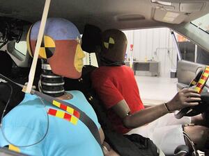 تتحسّس تقنية هيونداي الجديدة وضعية الركاب في المقصورة بعد الاصطدام الأول، إذ قد تختلّ فاعلية تقنية السلامة الحالية فتعجز الوسائد الهوائية عن حماية الركاب عندما تتغير وضعياتهم جرّاء الاصطدام