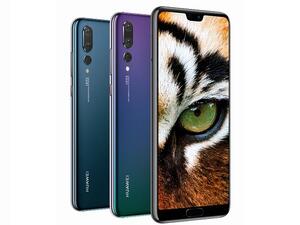 يعتبر هاتف HUAWEI P20 Pro أول هاتف ذكي في السوق مزوّد بكاميرا ثلاثية رائدة تحتوي على مستشعر بدقة 40 ميجابكسل مع فتحة عدسة قياس (f/1.8).