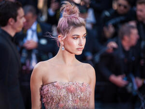 Hailey Baldwin has recently partnered with beauty giant BareMinerals (Source: taniavolobueva - Shutterstock)