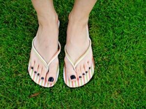 دللي قدميك قبل موسم الصيف 