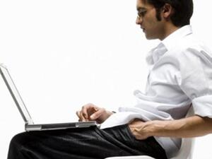 هل يساهم حاسبك النقال في القضاء على فرصك بالإنجاب؟