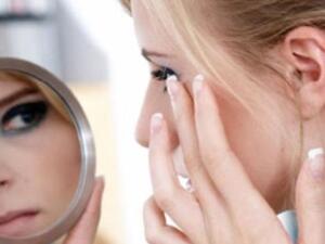 استعمال كريمات غنية بفيتامين ج واي يخفف من الانتفاخ والاسوداد