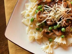 باستا مع فطر بورتبيللو والبازلاء الحلوة