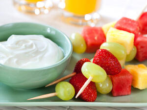 فواكه ولبن بالعسل 