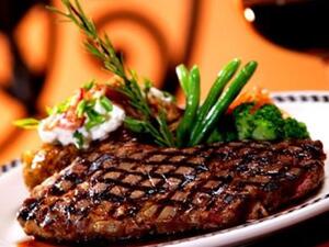 ستيك اللحم بالفلفل والبصل 