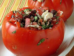 طماطم محشية بالجبن والزيتون