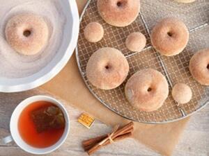 دونات بالقرفة والسكر دونات بالقرفة والسكر