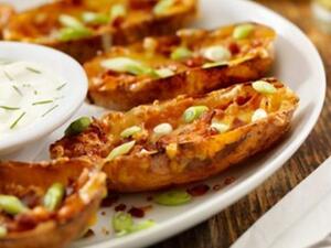 البطاطا المحشوة بالجبن  البطاطا المحشوة بالجبن