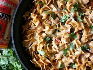 انشيلادا الدجاج والمعكرونة